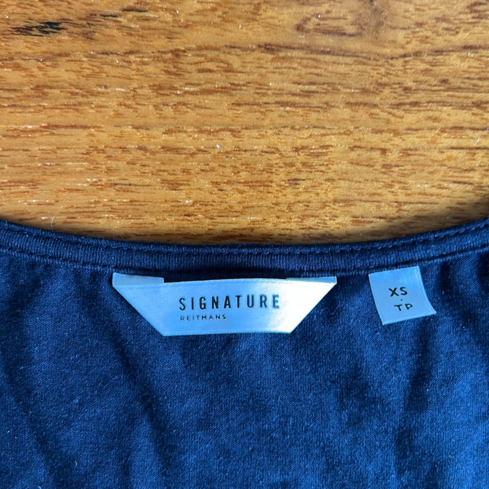 🇨🇦 Signature Dress - Picture 2 of 3